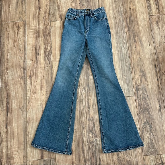 Vintage LEE Women's High Rise Flare Jeans Stretch Size: 24x33 (tag: 26) - Picture 5 of 7